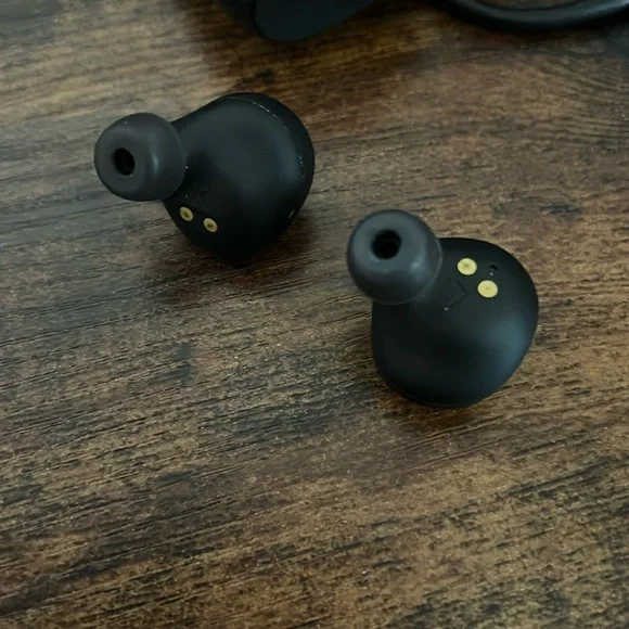 Jabra wireless earbuds with case and charger #138 - Picture 4 of 4